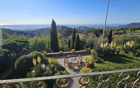 Villa Il Torrazzo, Vista Mare, Massarosa: Vegetation, Natürliche Landschaft, Landschaft, Hochland, Hügel, Strauch, Bergstation, Chaparral, Plantage, Landscaping