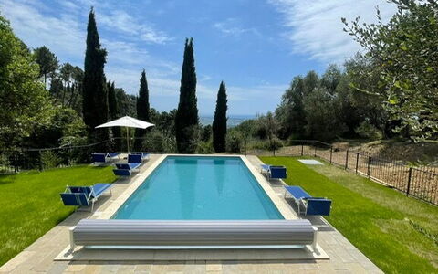 Villa Il Torrazzo, Vista Mare, Massarosa: Blau, Schwimmbad, Verbundwerkstoff, Gartenmöbel, Freizeit, Schatten, Garten, Landscaping, Estate, Resort