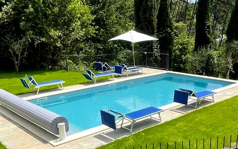 Villa Il Torrazzo, Vista Mare, Massarosa: Schwimmbad, Gartenmöbel, Verbundwerkstoff, Sonnenliege, Schatten, Garten, Freizeit, Resort, Landscaping, Design