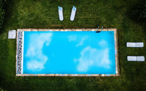 Podere i Prati: Blau, Schwimmbad, Wasser, Verbundwerkstoff, Freizeit, Water Feature, Resort, Reflexion, Hinterhof