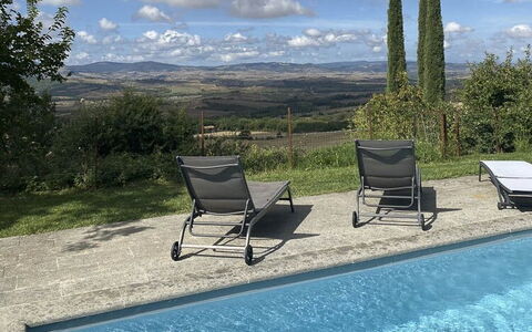 Podere i Prati: Blau, Möbel, Gartenmöbel, Schwimmbad, Sonnenliege, Stuhl, Schatten, Läge, Flagstone, Hinterhof