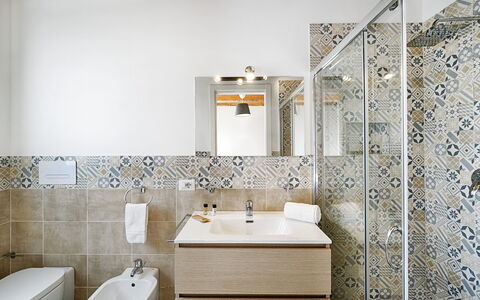 Villa Belvedere: Flooring, Fussboden, Interior Design, Armatur, Fliese, Badezimmer, Installation, Sinken, Zapfhahn, Mosaik