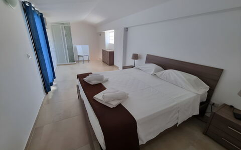 Borgo Vigata 3: Flooring, Fussboden, Möbel, Interior Design, Stuhl, Decke, Wohnung, Hartholz, Holzbeize, Holzboden