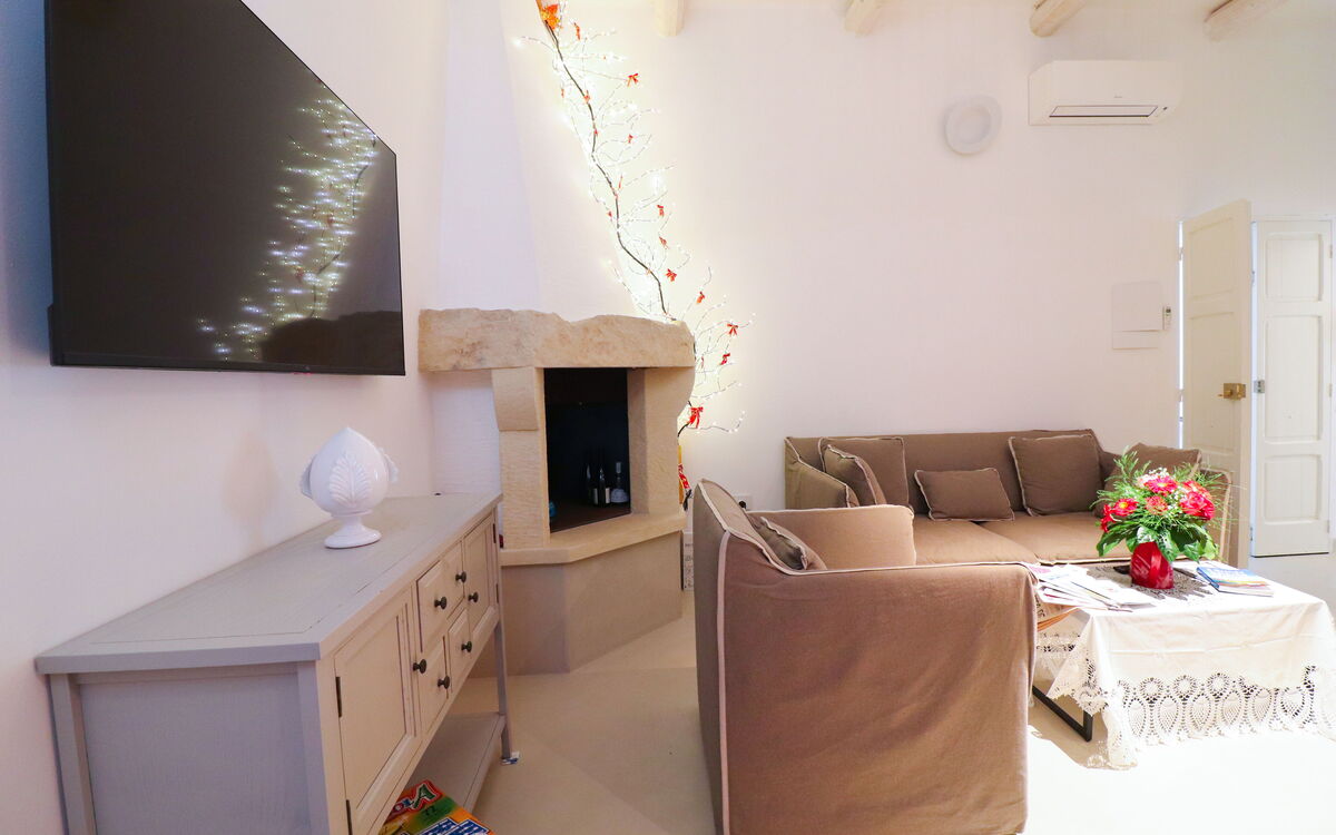 Bacchus: Historic Charming Home