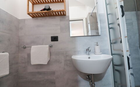 Malika: Wand, Flooring, Interior Design, Fussboden, Armatur, Badezimmer, Zimmer, Zuhause, Installation, Sinken
