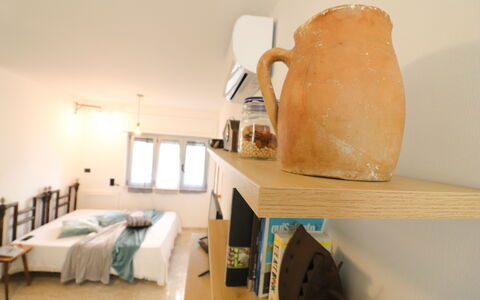 Malika: Möbel, Bett, Interior Design, Schlafzimmer, Wand, Fussboden, Holz, Flooring, Decke, Bettdecke