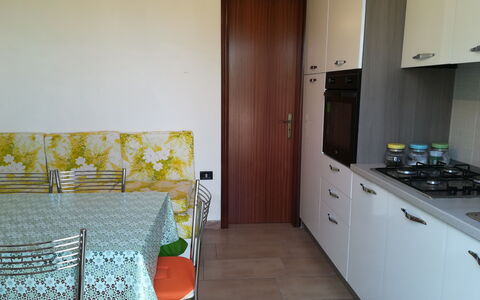Villa Maddalena: Flooring, Interior Design, Fussboden, Holz, Küche, Major Appliance, Möbel, Zimmer, Küchengerät, Countertop