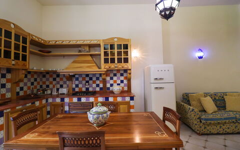 Cariddi Dimora Otranto: Küche, Interior Design, Flooring, Holz, Fussboden, Möbel, Countertop, Decke, Cabinetry, Küchengerät