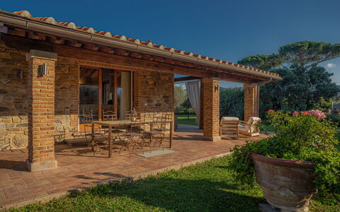 Villa Bolgheri Vermentino Castagneto Carducci: Wand, Backstein, Die Architektur, Zuhause, Tür, Mauerwerk, Hütte, Estate, Schatten, Garten