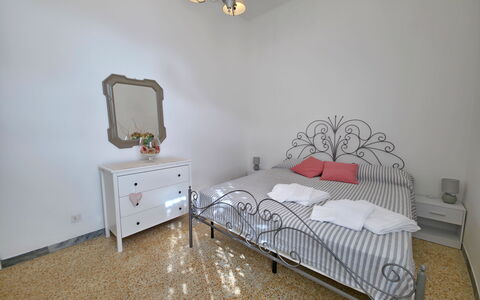 Casa Serena: Möbel, Bett, Schlafzimmer, Interior Design, Fussboden, Flooring, Bettdecke, Bedding, Decke, Zimmer