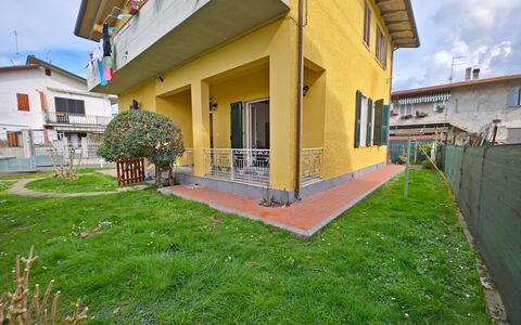 Casa Serena: Wohngebiet, Haus, Zuhause, Menschliche Siedlung, Balkon, Gips