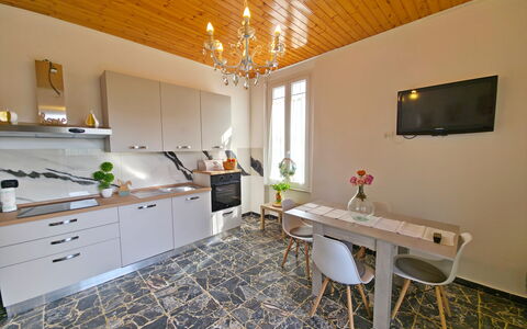 Casa Serena: Flooring, Interior Design, Möbel, Fussboden, Holz, Countertop, Zimmer, Decke, Beleuchtung, Cabinetry