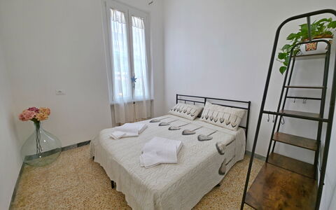 Casa Serena: Wand, Bett, Schlafzimmer, Fussboden, Flooring, Bettdecke, Bedding, Interior Design, Bettrahmen, Möbel