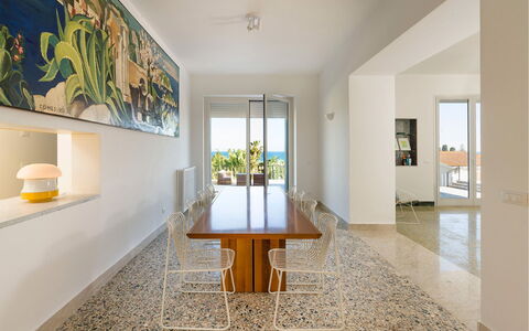 Villa Rebecca: Möbel, Flooring, Fussboden, Interior Design, Stuhl, Decke, Küche & Esszimmer Tisch, Holzboden, Schatten, Esszimmer