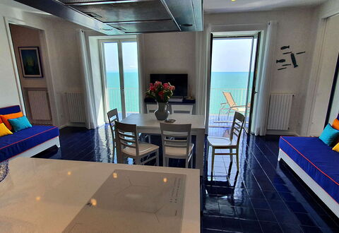 Casa Blue Dream: Möbel, Fussboden, Meer, Stuhl, Ozean, Kaffetisch, Resort, Hotel, Gartenmöbel