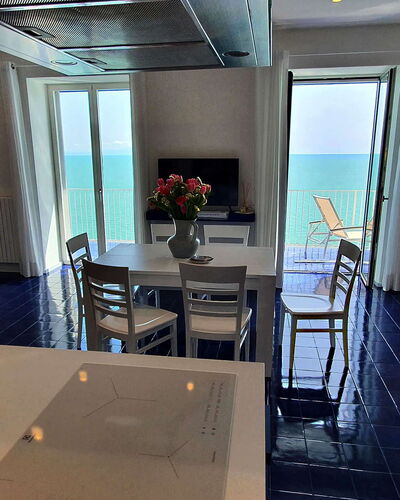 Casa Blue Dream: Möbel, Fussboden, Meer, Stuhl, Ozean, Kaffetisch, Resort, Hotel, Gartenmöbel