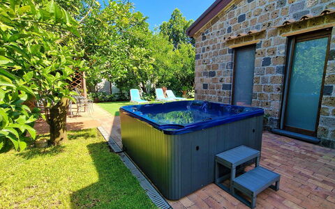 Villa Romantic Garden: Blau, Schwimmbad, Resort, Verbundwerkstoff, Eco Hotel, Armatur, Water Feature, Badewanne, Fliese
