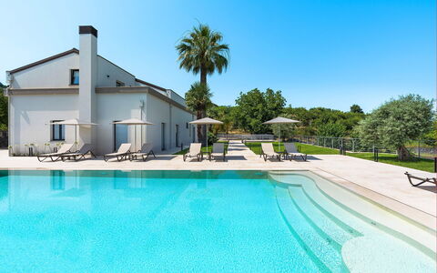 Villa Cloris: Blau, Wasser, Schwimmbad, Verbundwerkstoff, Reflecting Pool, Resort, Reflexion, Schatten, Eco Hotel, Estate