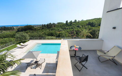Villa Cloris: Schwimmbad, Resort, Stuhl, Eco Hotel, Gartenmöbel, Hotel