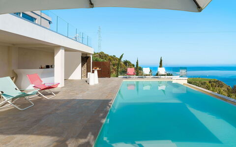 Villa Shelly: Blau, Schwimmbad, Resort, Meer, Eco Hotel, Ozean, Hotel, Küste, Villa, Ferienort
