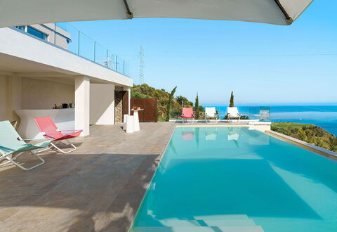 Villa Shelly: Blau, Schwimmbad, Resort, Meer, Eco Hotel, Ozean, Hotel, Küste, Villa, Ferienort