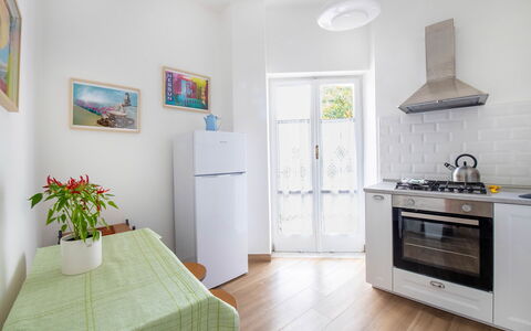 Casa Iago: Küchengerät, Möbel, Flooring, Major Appliance, Interior Design, Küche, Fussboden, Holz, Haushaltsgerät, Zimmer