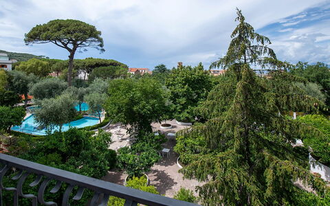 Casa Iago: Baum, Garten, Rasen, Landscaping, Schatten, Garten, Park, Hinterhof, Hazienda, Botanischer Garten