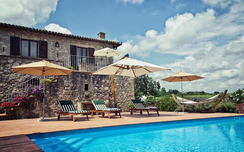 Villa Selvamica: Schwimmbad, Resort, Gartenmöbel, Sonnenliege, Estate, Villa, Eco Hotel, Regenschirm, Bauernhaus, Landscaping