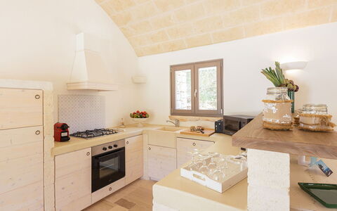 Villa Olivella: Wand, Flooring, Interior Design, Fussboden, Zuhause, Möbel, Decke, Countertop, Zimmer, Küche