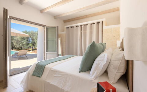Villa Olivella: Möbel, Interior Design, Stuhl, Zuhause, Fussboden, Flooring, Bett, Linens, Schlafzimmer, Zimmer