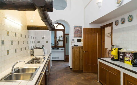 Villa Desideria: Interior Design, Küche, Countertop, Flooring, Decke, Möbel, Fussboden, Küchengerät, Cabinetry, Beleuchtung