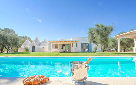 Trulli Heaven: Blau, Estate, Schatten, Rasen, Bauernhaus, Landscaping, Schwimmbad, Villa, Hazienda