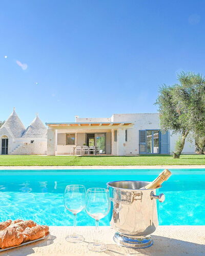 Trulli Heaven: Blau, Estate, Schatten, Rasen, Bauernhaus, Landscaping, Schwimmbad, Villa, Hazienda