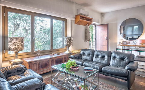 Cortona Deluxe: Möbel, Interior Design, Couch, Wohnzimmer, Flooring, Zimmer, Wohnung, Zuhause, Decke, Fussboden