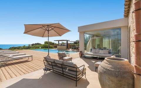 Villa Smeralda: Resort, Küsten Und Ozeanische Forms, Küste, Estate, Meer, Gartenmöbel, Schwimmbad, Ufer, Tropen, Regenschirm