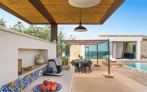 Villa Smeralda: Flooring, Fussboden, Möbel, Zuhause, Verbundwerkstoff, Resort, Schwimmbad, Stuhl, Fliese, Schatten