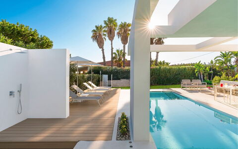 Villa Zora: Resort, Zuhause, Fussboden, Schwimmbad, Eco Hotel, Wohnung, Schatten, Estate, Villa, Gartenmöbel