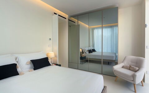 Villa Zora: Interior Design, Flooring, Wand, Möbel, Fussboden, Holz, Bett, Schlafzimmer, Textil, Zimmer