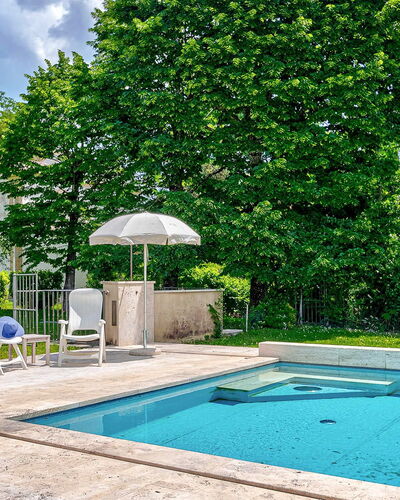 Villa Church: Schwimmbad, Garten, Schatten, Resort, Landscaping, Water Feature, Hinterhof, Gartenmöbel, Eco Hotel, Garten