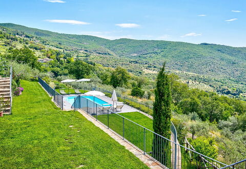 Villa Vita Bella: Hügel, Bergstation, Schwimmbad, Senke, Grat, Zaun, Eco Hotel, Villa, Bergdorf, Bauernhaus