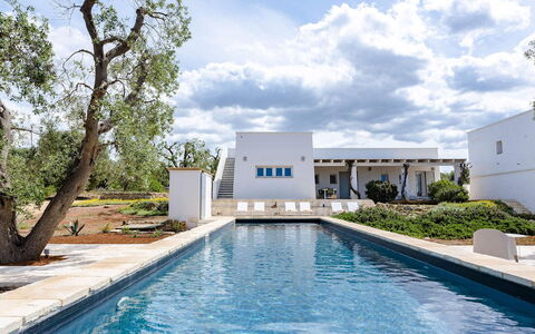 Villa Il Guaceto: Blau, Schwimmbad, Zuhause, Estate, Schatten, Water Feature, Resort, Landscaping, Villa, Design