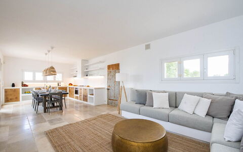 Villa Il Guaceto: Möbel, Flooring, Interior Design, Fussboden, Wand, Couch, Holz, Decke, Wohnzimmer, Zuhause