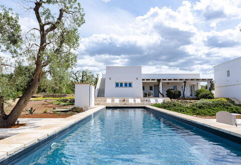 Villa Il Guaceto: Blau, Schwimmbad, Zuhause, Estate, Schatten, Water Feature, Resort, Landscaping, Villa, Design