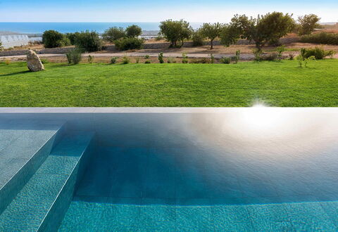 Villa Miriam: Blau, Schwimmbad, Verbundwerkstoff, Resort, Schatten, Eco Hotel, Water Feature, Landscaping, Fliese, Tropen