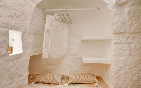Trulli Fontana: Wand, Decke, Zimmer, Linens, Schlafzimmer, Natürliches Material, Bedding, Gips, Bettdecke, Light Fixture