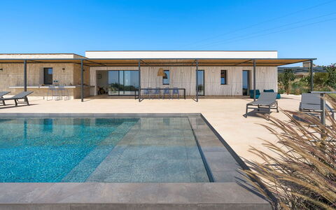 Villa Campo Verde: Verbundwerkstoff, Estate, Schwimmbad, Schatten, Design, Villa, Deck, Daylighting, Planke, Eco Hotel