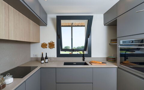 Villa Campo Verde: Küche, Küchengerät, Countertop, Interior Design, Cabinetry, Major Appliance, Haushaltsgerät, Flooring, Zuhause, Herd