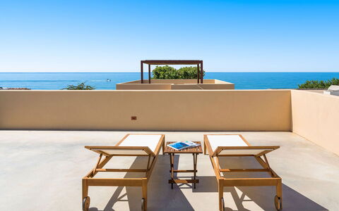 Villa Paprika: Meer, Gartenmöbel, Schatten, Ozean, Eco Hotel, Balkon, Stuhl, Resort, Holzbeize, Tropen