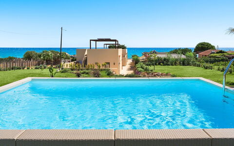 Villa Paprika: Blau, Schwimmbad, Verbundwerkstoff, Freizeit, Resort, Schatten, Design, Gartenmöbel, Eco Hotel, Kunstrasen