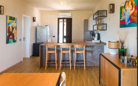 Villa Paprika: Möbel, Interior Design, Holz, Flooring, Küche & Esszimmer Tisch, Fussboden, Stuhl, Tabelle, Decke, Esszimmer